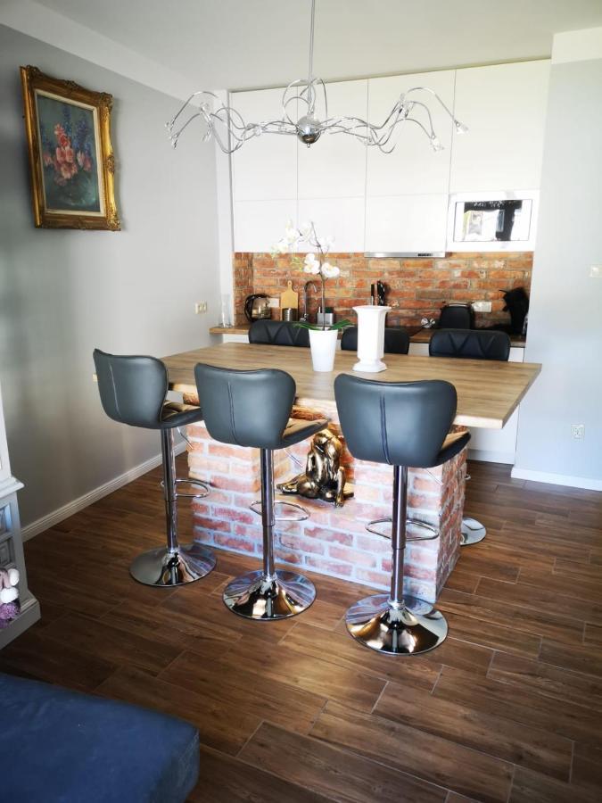 Romantyczny Apartament Happy 16 Basen & Kort Tenisowy, Ochrona 24 H - Dla Maksymalnie 6 Osob Поберово Екстериор снимка