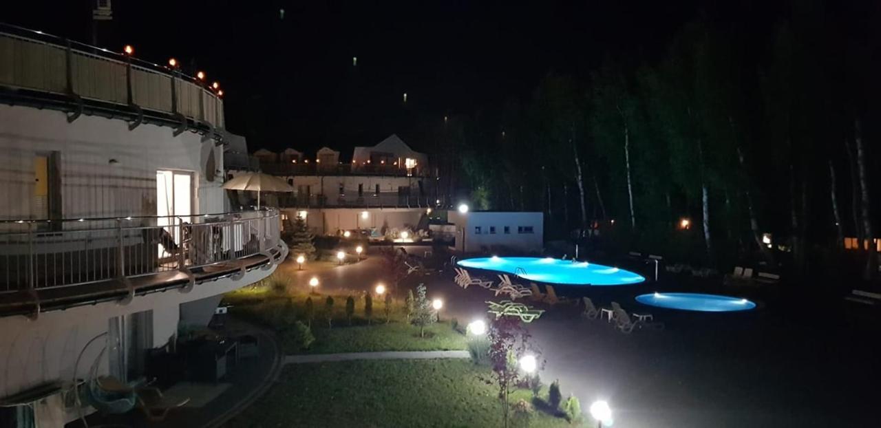 Romantyczny Apartament Happy 16 Basen & Kort Tenisowy, Ochrona 24 H - Dla Maksymalnie 6 Osob Поберово Екстериор снимка
